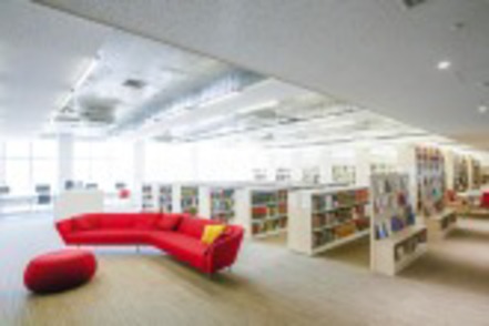 実践女子大学 図書館／日野・渋谷キャンパスで約70万冊の蔵書数を誇ります。論文作成に欠かせない多くの文学作品が所蔵されています