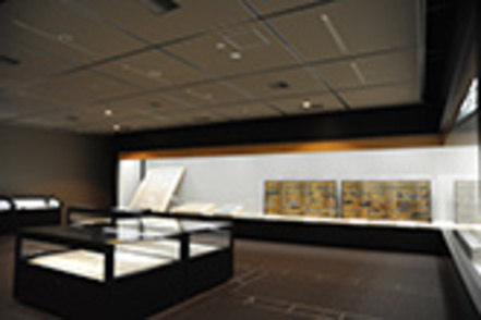 大谷大学 貴重な資料を1万2000点所蔵する「博物館」。世界的にも貴重な典籍や考古遺物、民俗資料などを数多く所蔵しています