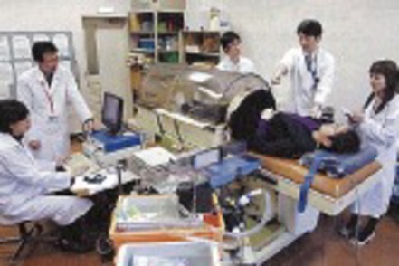 日本大学 宇宙医学実験室でのスモールグループセミナー。最新の設備を整えた環境で学びます。