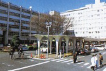 日本大学 医学部に隣接している付属板橋病院。ここで医療を取り巻く現状に直に触れることができます。