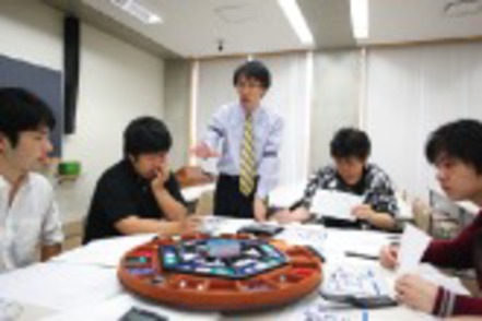 日本大学 会計実践演習では、気づきを通して企業経営に必要なノウハウを学びます。