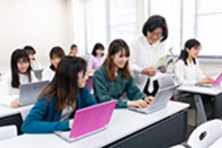 京都女子大学 データ分析やプログラミング、ネットワーク技術などを修得できます。