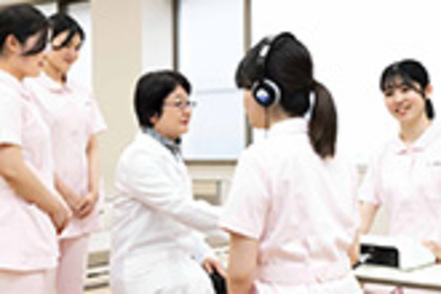京都女子大学 養護教諭のほか、教育現場における福祉に関する科目を配置し「チーム学校」に対応したスクールソーシャルワーカーもめざせます。