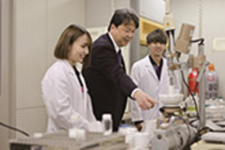 金沢工業大学 柔軟な発想と新しいアイデアで社会に貢献する機能性材料を開発。
