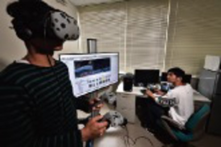 金沢工業大学 VR空間を自由に移動しながら楽しめるシステムの研究。