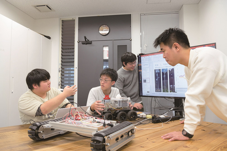 金沢工業大学 実社会での活用に視野を向けたプロジェクトも数多く展開しています。