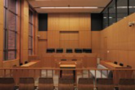 立教大学 11号館にある「模擬法廷室」。模擬裁判なども行われ、法廷をリアルに体験できます。