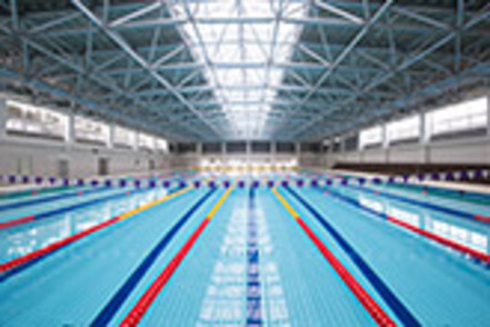 立教大学 授業や課外活動で利用することを目的とした室内温水プール。日本水泳連盟より、競泳用の国内基準プールとして公認されています。