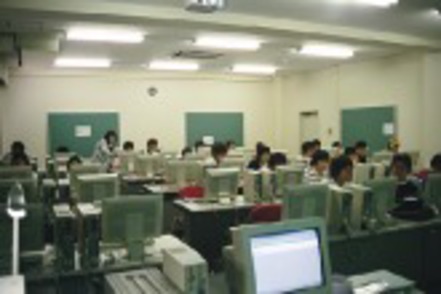城西大学 コンピューターなどの設備も充実しています