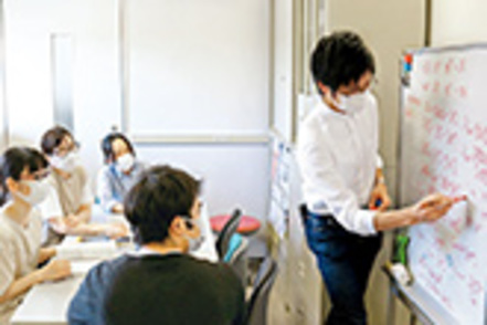 徳島文理大学 教員・上級生のサポートもある初年次教育