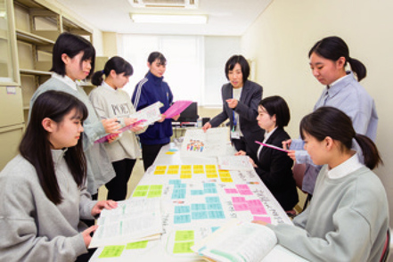 金沢学院大学 経験豊かな教員による充実した指導体制のもと、管理栄養士国家試験に1・2・3期生163人が合格しました